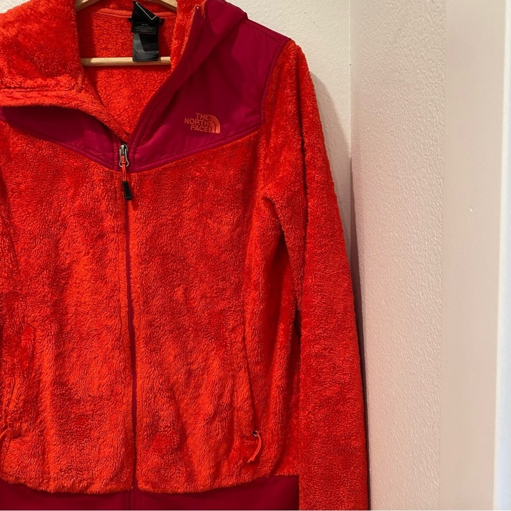 The North Face Women's Bright Red Fuzzy Sweatshirt sz M - Picture 2 of 5